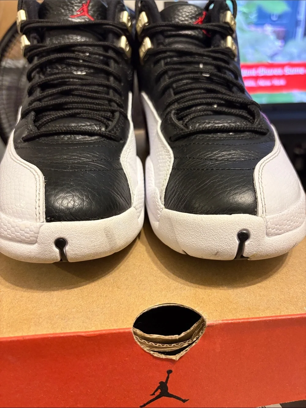 Jordan Retro 12 playoffs guaranteed authentic sz 8 mens